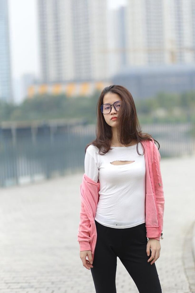 Amateur pic 6 from the set «Cute girl gets naked in public»