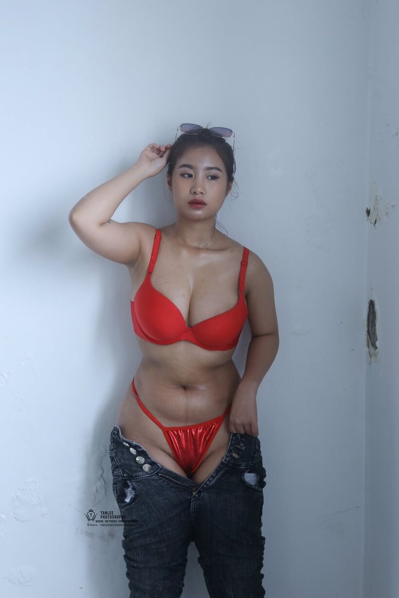 Amateur pic 8 from the set «In red lingerie, Asian babe flashes her ass during a teasing strip»