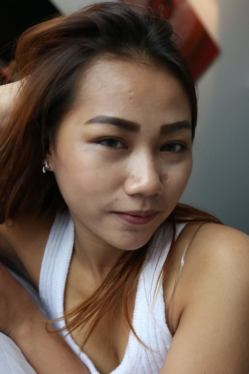 Hairy girl flaunts her armpit in POV (shot 3)