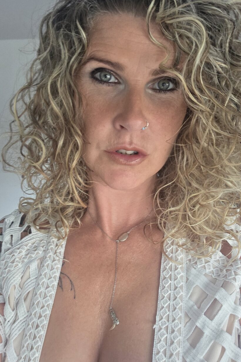 Amateur nude photo 2 — Older babes prove they do it best in solo OnlyFans photos