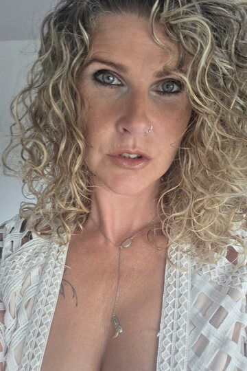 Older babes prove they do it best in solo OnlyFans photos