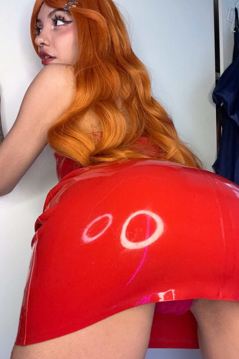 Redhead girl up close: ass and pussy in pantyhose, photo 13 of 20