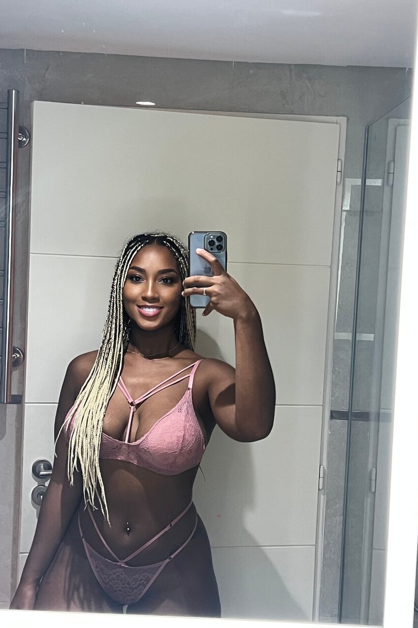 Image 5/20: Big ass and natural tits on display in this ebony solo selfie