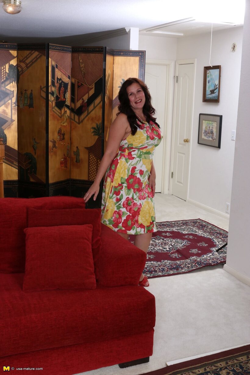 Chubby girl gets naked and starts flashing in high heels (shot 1)