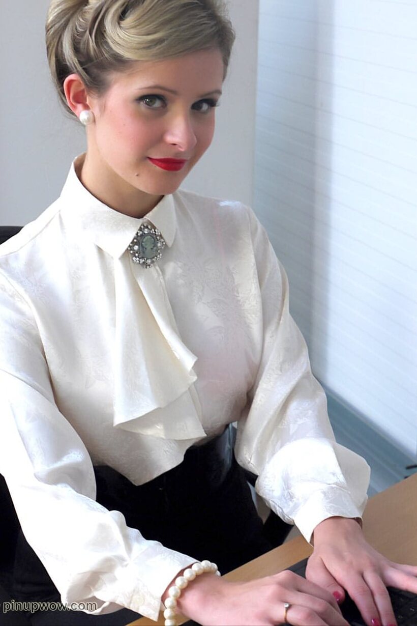 Elle Richie pic 1 from the set «Elle Richie undresses to stockings for a vintage office pinup set»