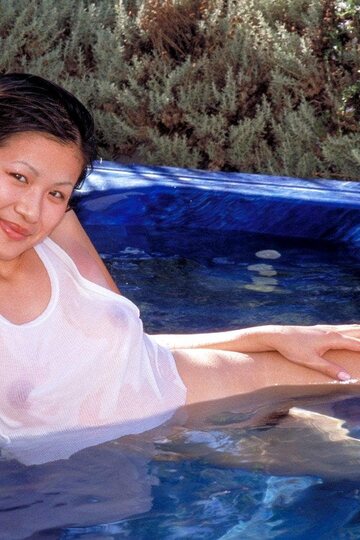 Jennifer Lee poses outside while fingering herself and showing her ass