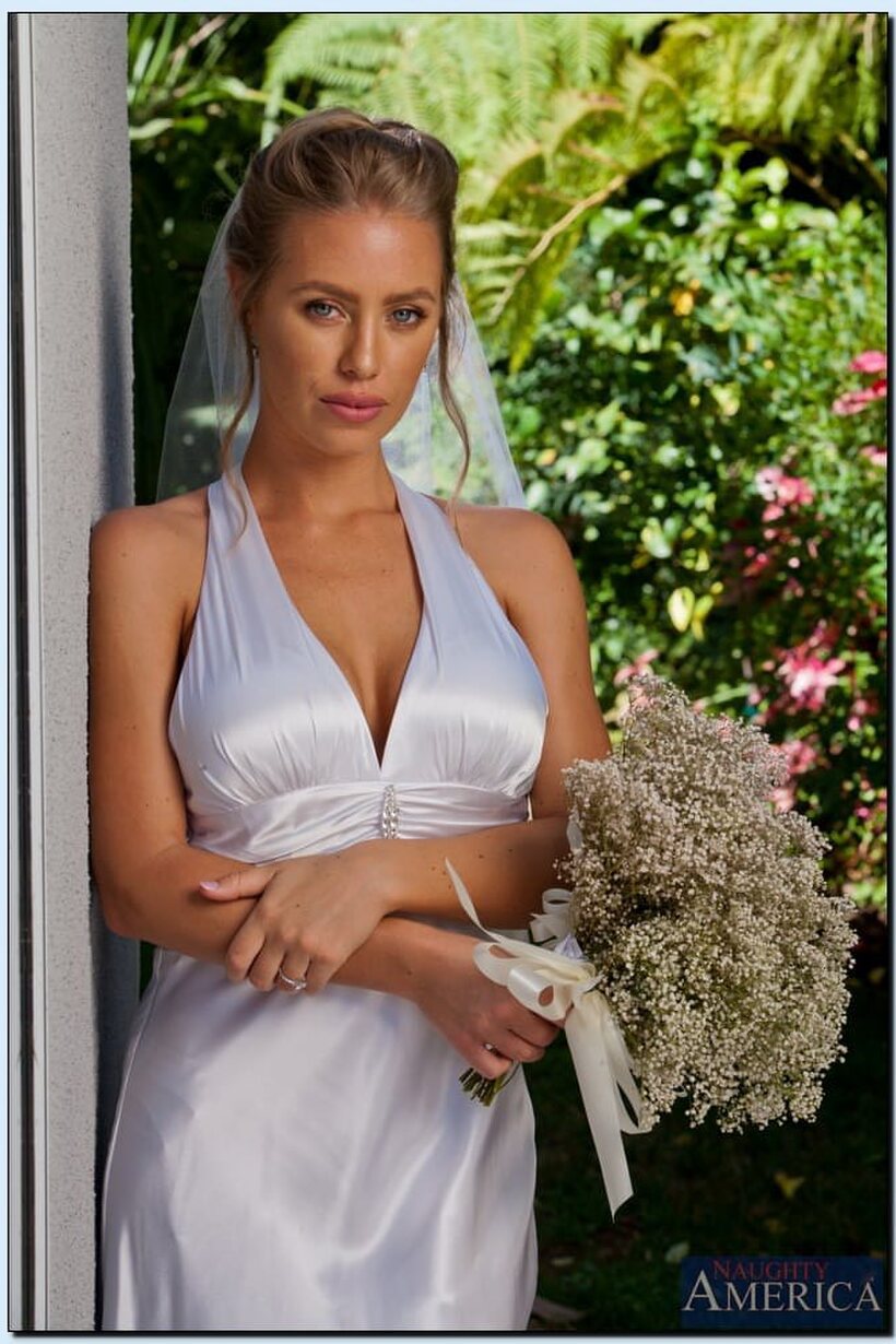 Image 2/16: Bride Nicole Aniston shows off her big tits outdoors