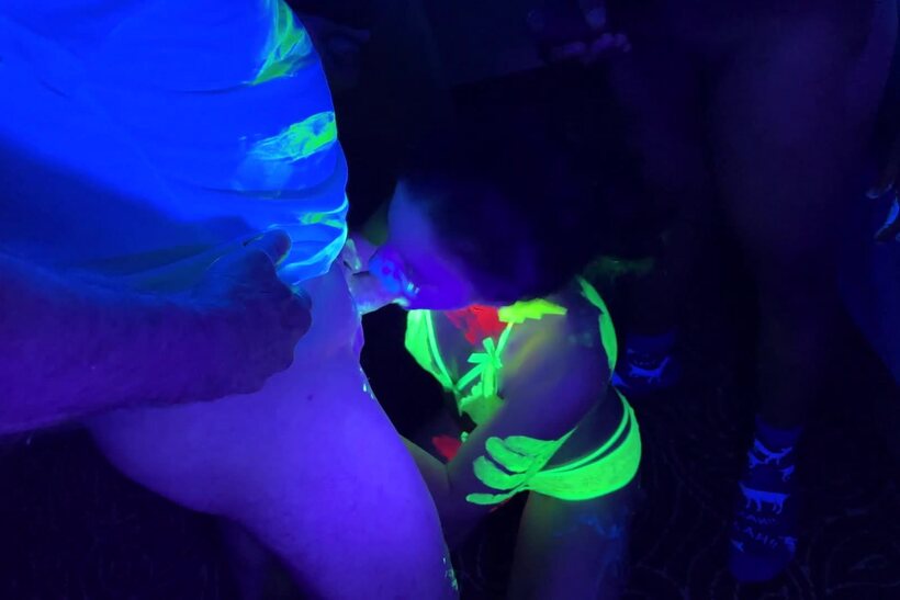 Vanessa Cliff takes part in a glow-lit gangbang party, photo 1 of 21