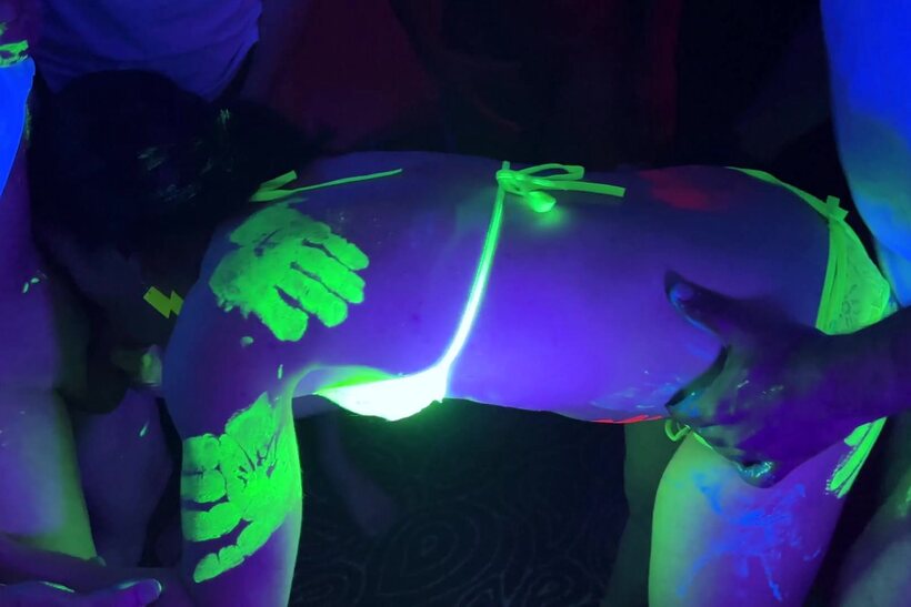 Vanessa Cliff pic 3 from the set «Vanessa Cliff takes part in a glow-lit gangbang party»