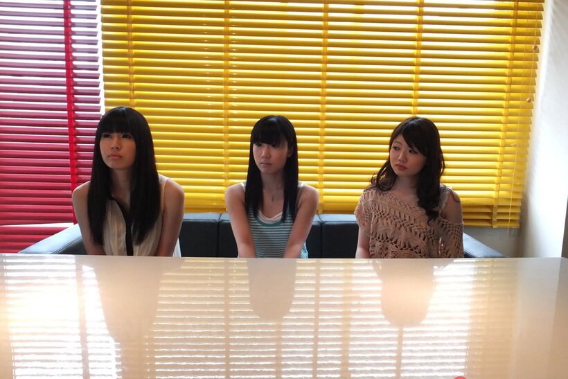 Image 1/15: Flagging down a driver, Shiori Ayase and Nozomi Koizumi give a CFNM blowjob