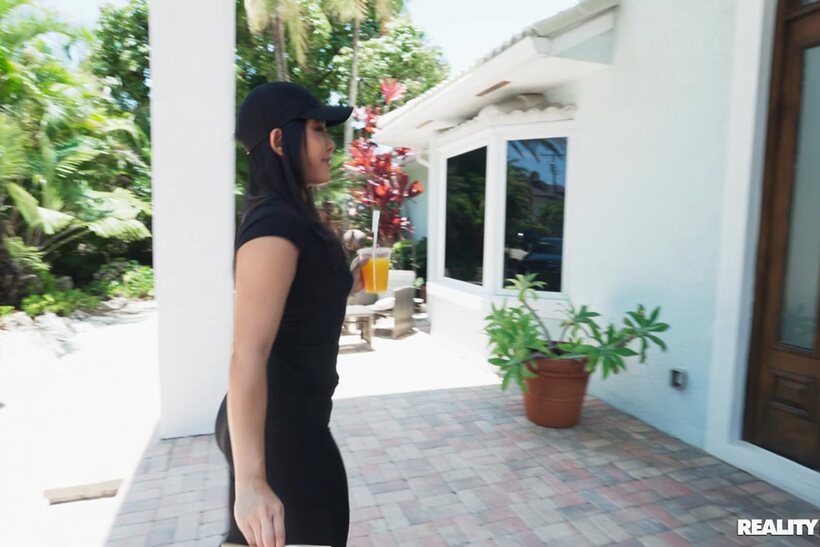 Ace Bigs nude photo 3 — Brunette Emerald Loves gets naked and starts sucking cock in the car with Ace Bigs