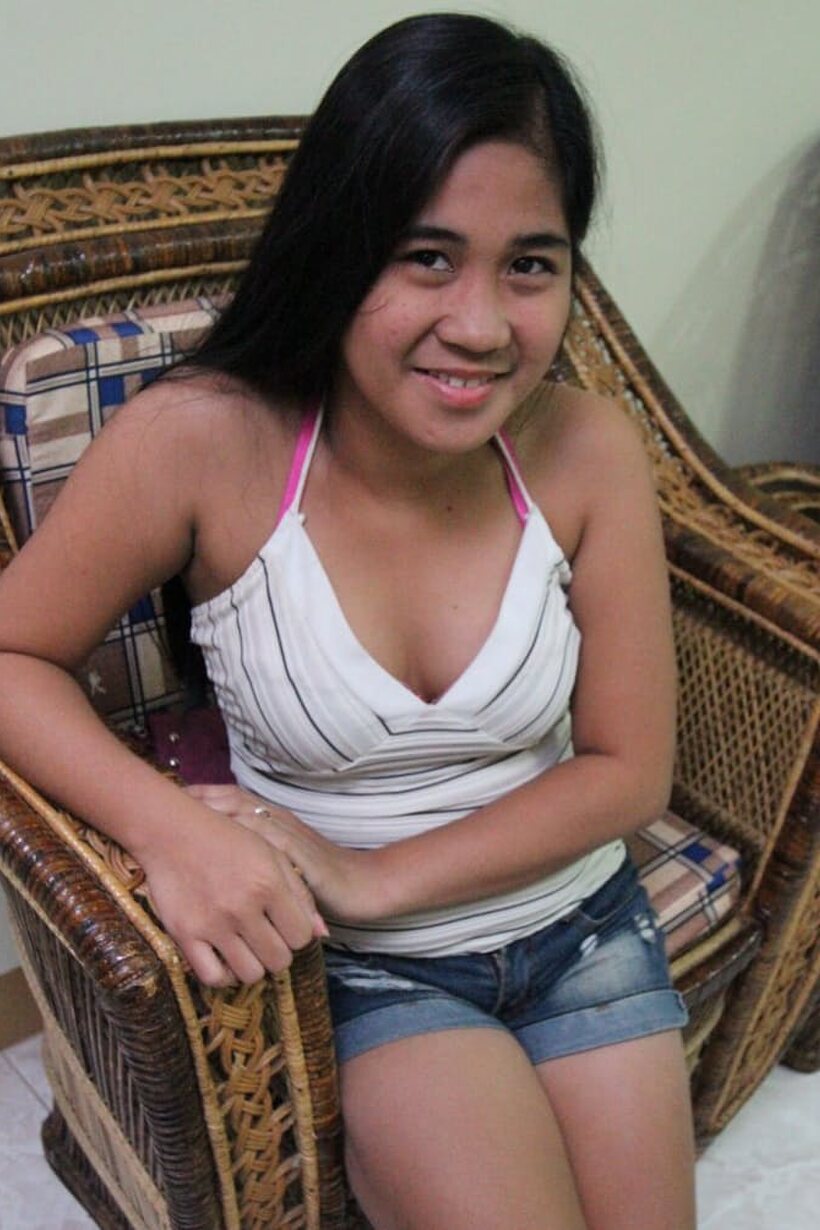 Laiza nude photo 4 — Amateur Laiza gets creampied and shows her tiny tits and big pussy