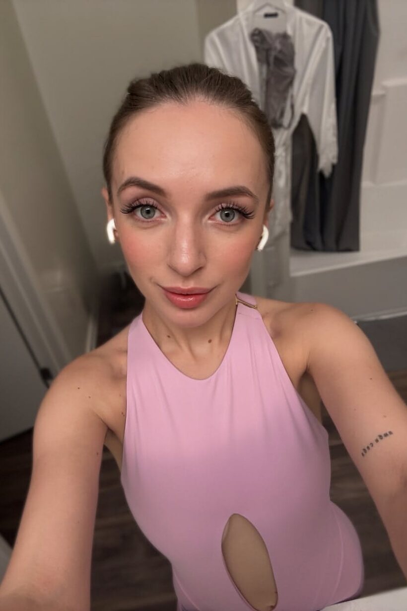 Image 13/13: Mariyia poses solo in gym gear for a sexy compilation