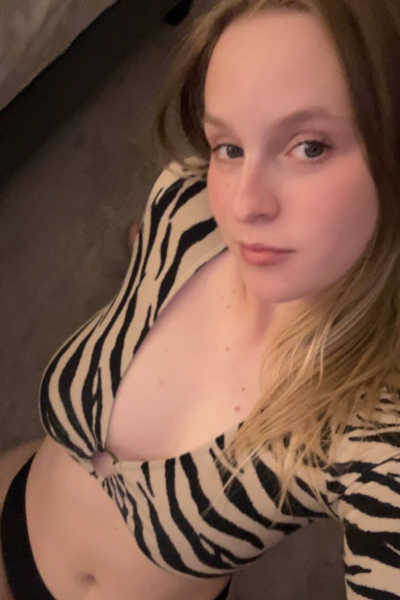 Photo 9 — Girlfriend shows her big tits and ass while taking selfies