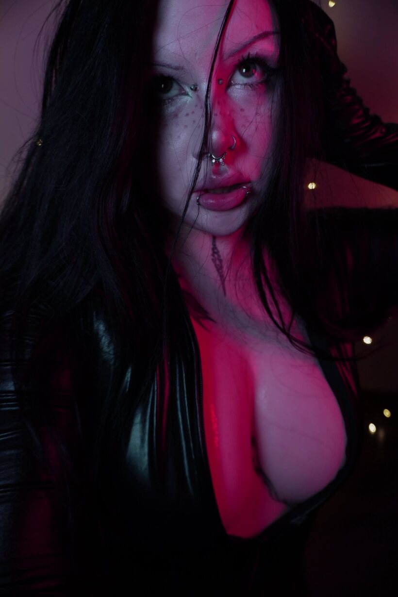 Photo 2 — Showing off her ass and feet, Kira Goth Girl poses for OnlyFans