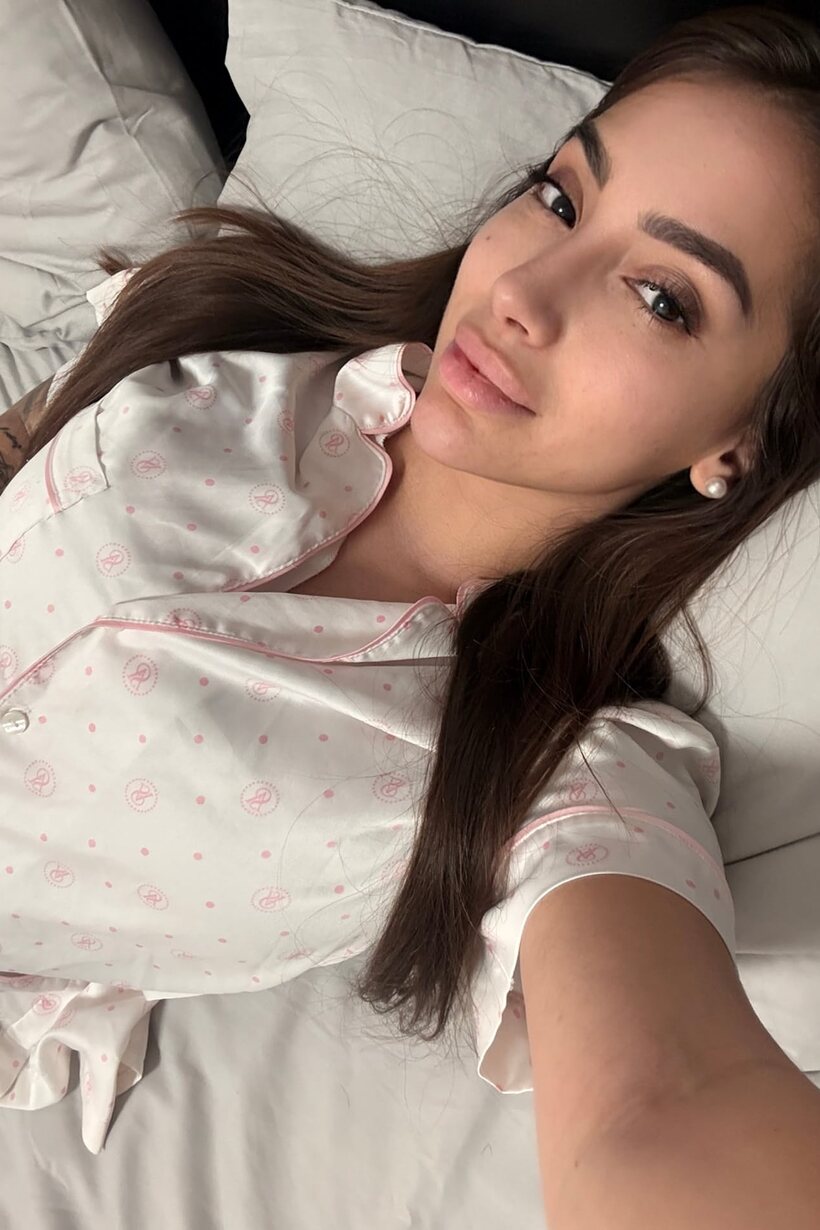 Fully clothed solo model Haleema Ahmed shoots a set of self pics (shot 6)