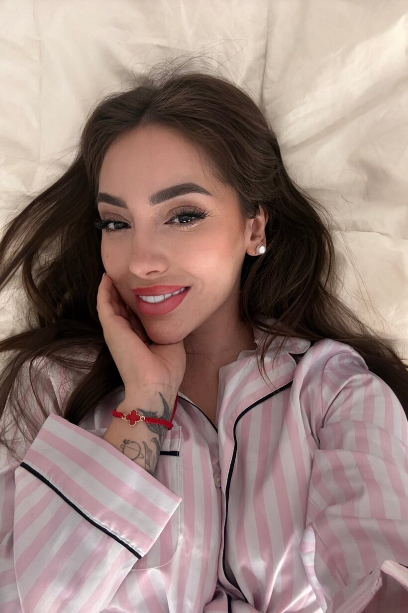 Fully clothed solo model Haleema Ahmed shoots a set of self pics, photo 11 of 11
