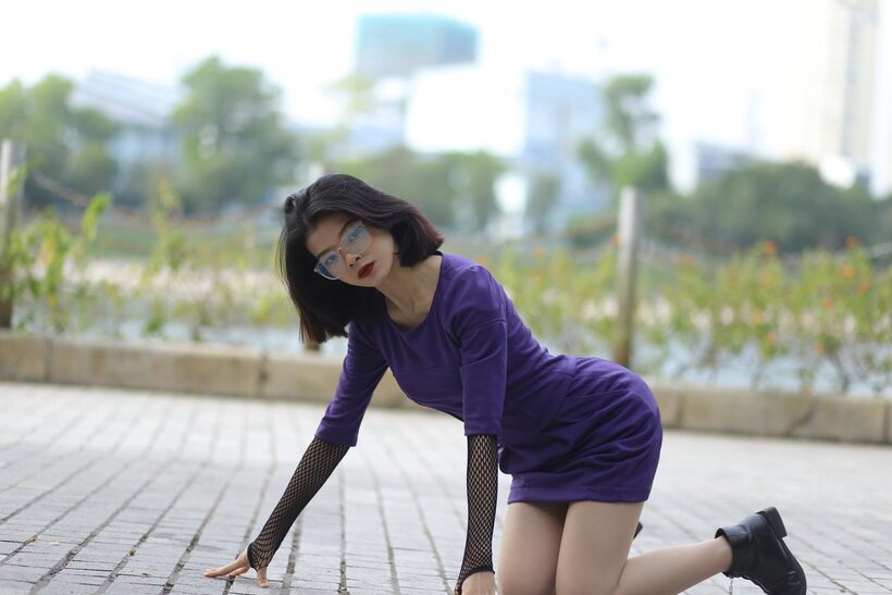 Amateur pic 16 from the set «Brunette girl gets naked in public»