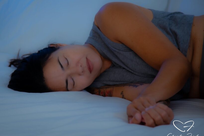 Charlie Forde nude photo 1 — MILF Dana Vespoli gets naked and starts taking it in the ass in bed with Charlie Forde