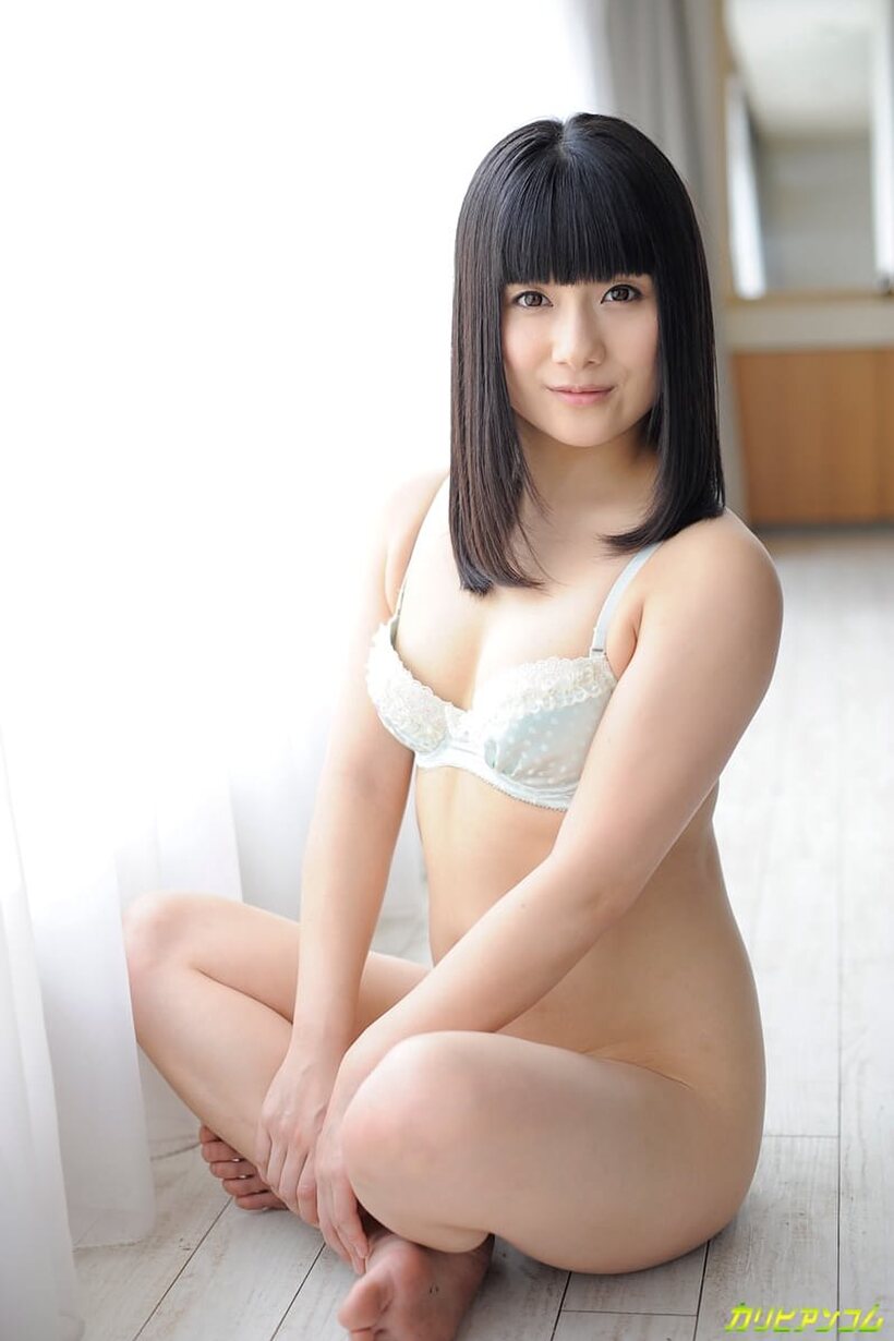 An Koshi nude photo 2 — Petite An Koshi shows her nipples and pussy while taking it in the ass