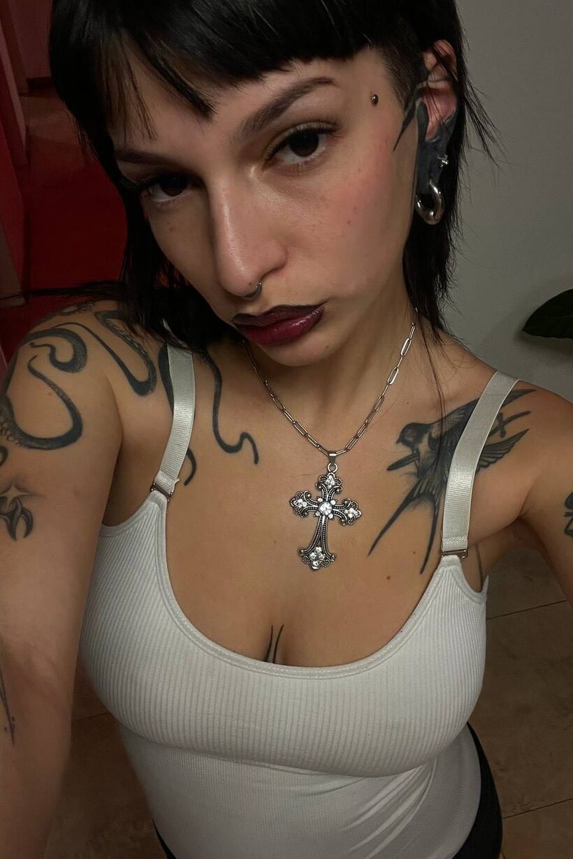 Amateur pic 2 from the set «Miss Yazminn flashes her inked curves in a solo nude show»