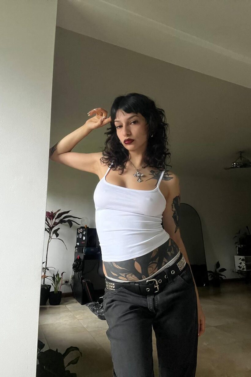 Photo 14 — Miss Yazminn flashes her inked curves in a solo nude show