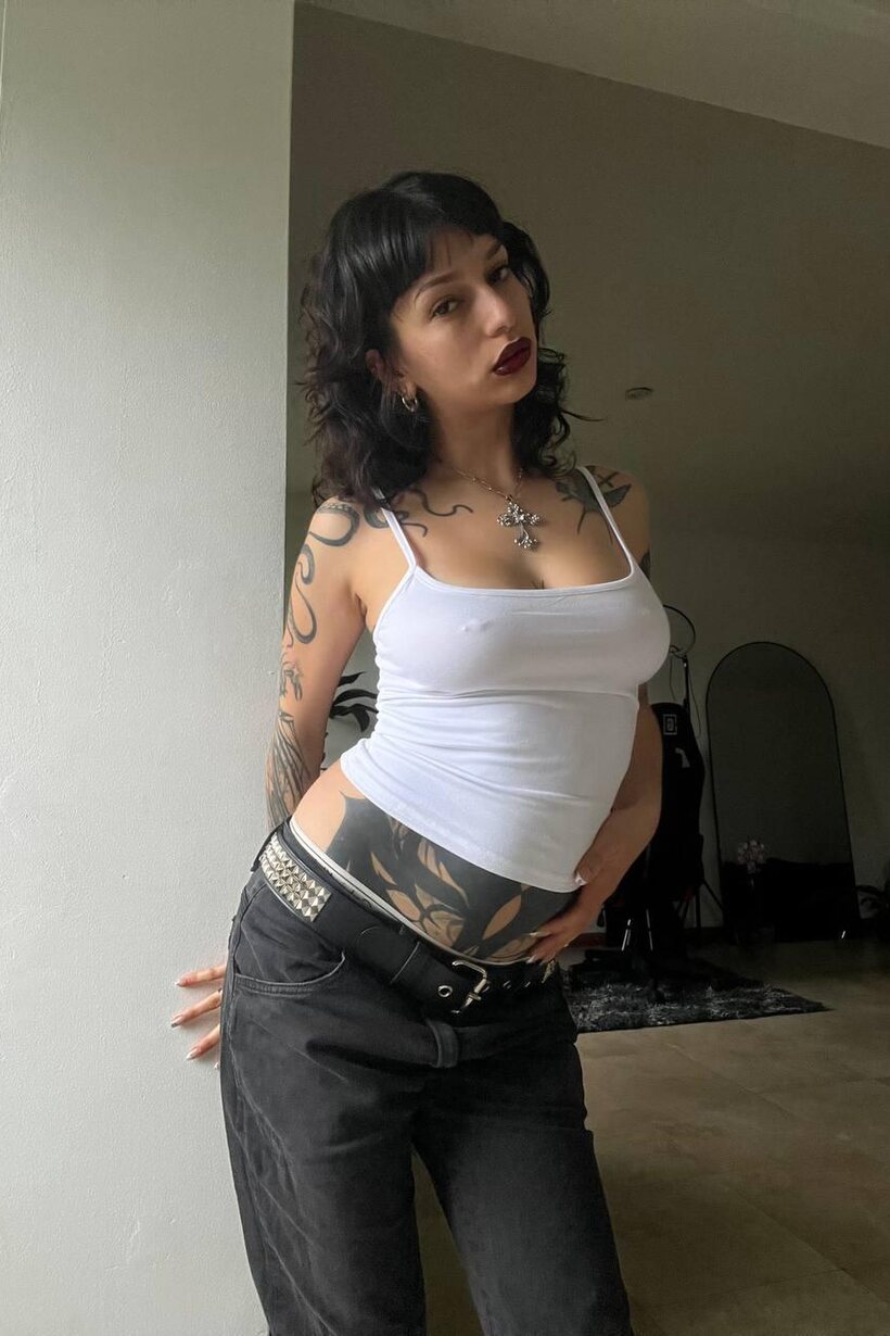 Image 18/20: Miss Yazminn flashes her inked curves in a solo nude show