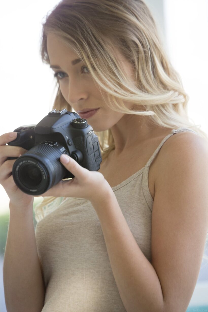 Riley Anne nude photo 1 — Riley Anne flashes her tits and spreads her pretty pussy for the camera