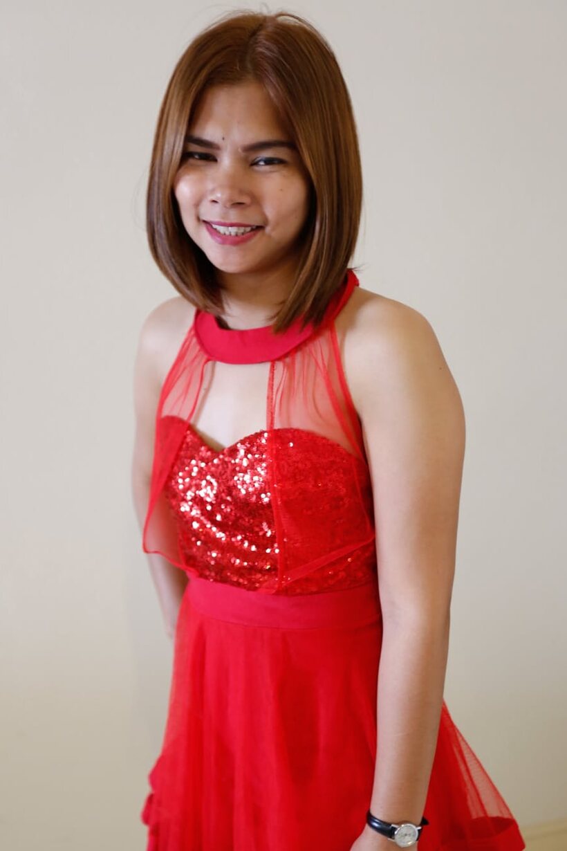 Amateur nude photo 1 — Asian amateur lifts her red dress and displays her ass and hairy twat