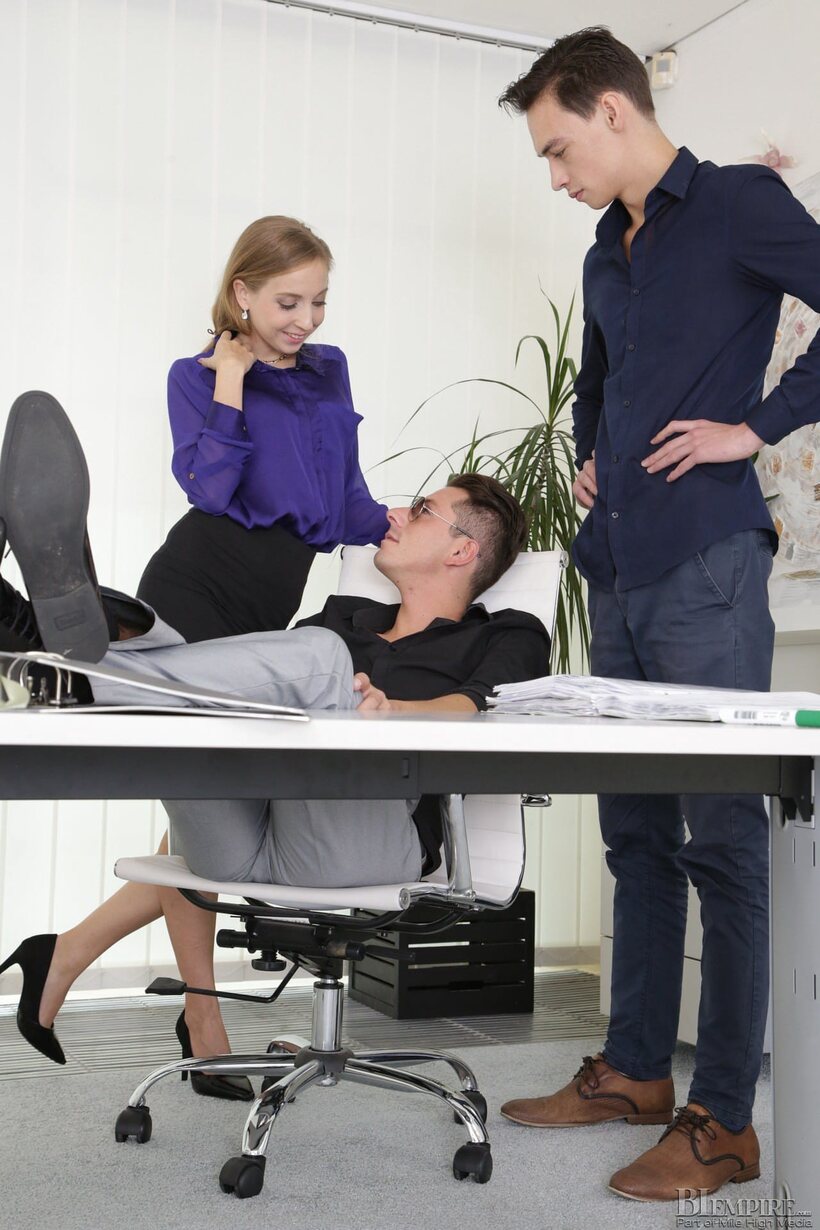Alessandro Katz pic 9 from the set «Anya Akulova seduces coworkers and has bisexual office sex»