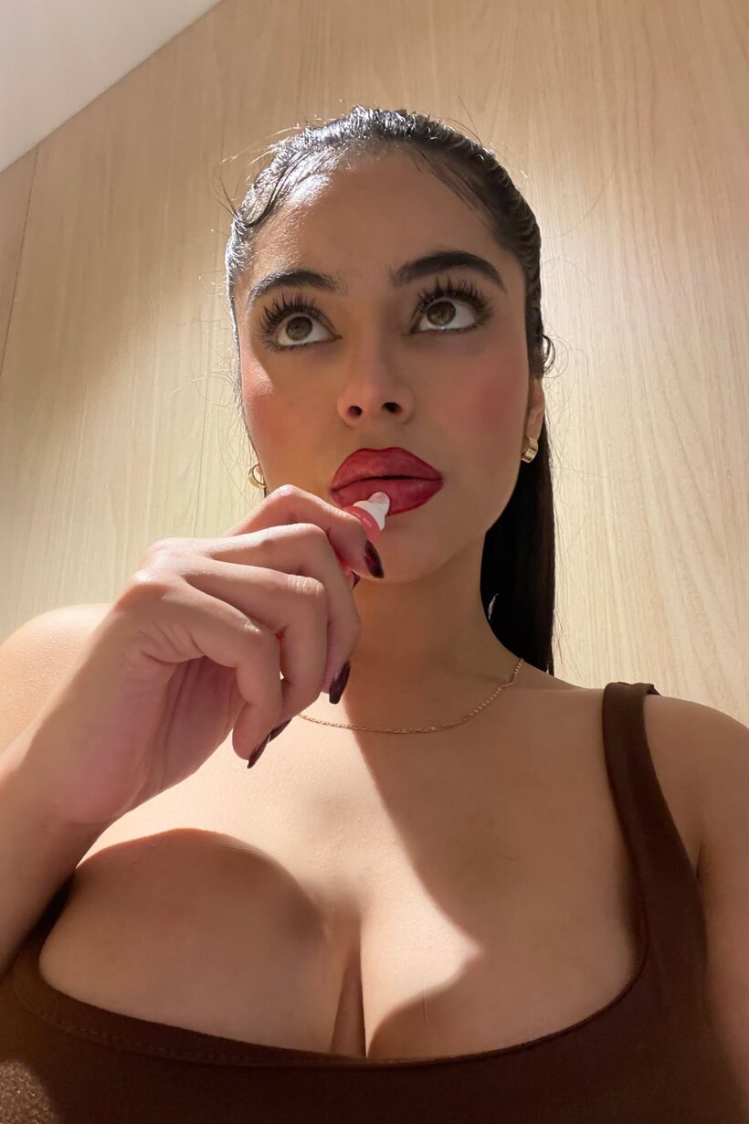 Long-haired amateur takes selfies while flashing her big boobs (shot 20)