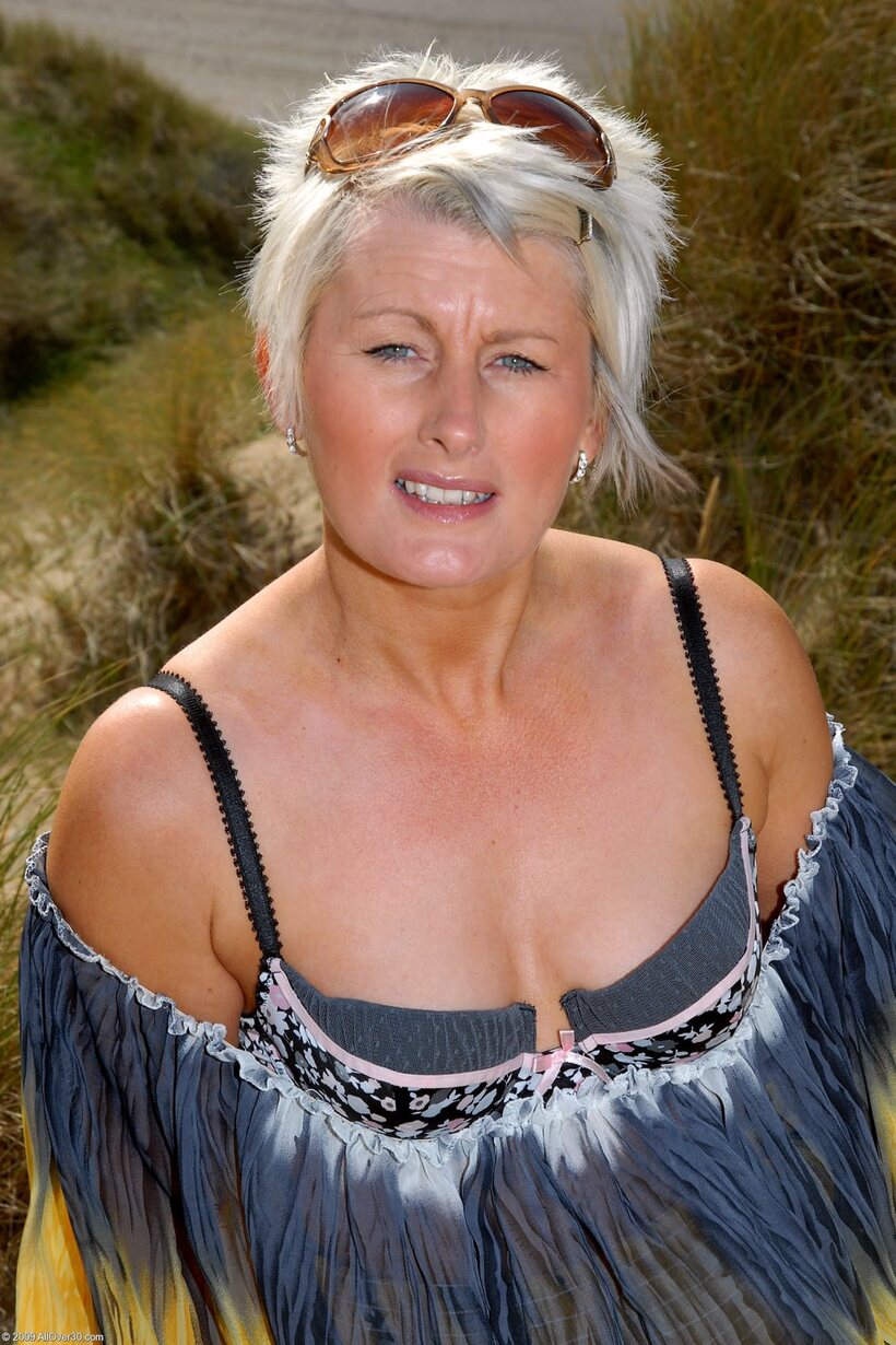 BBW pic 9 from the set «Sally T shows her pierced pussy and tiny nipples in a beach dress»