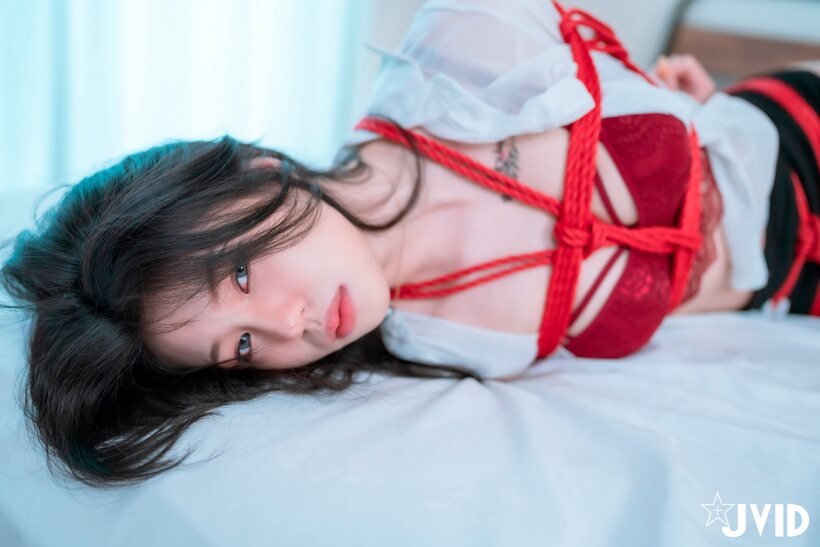 Photo 4 — Bound in rope, a Japanese beauty poses and bares her tits