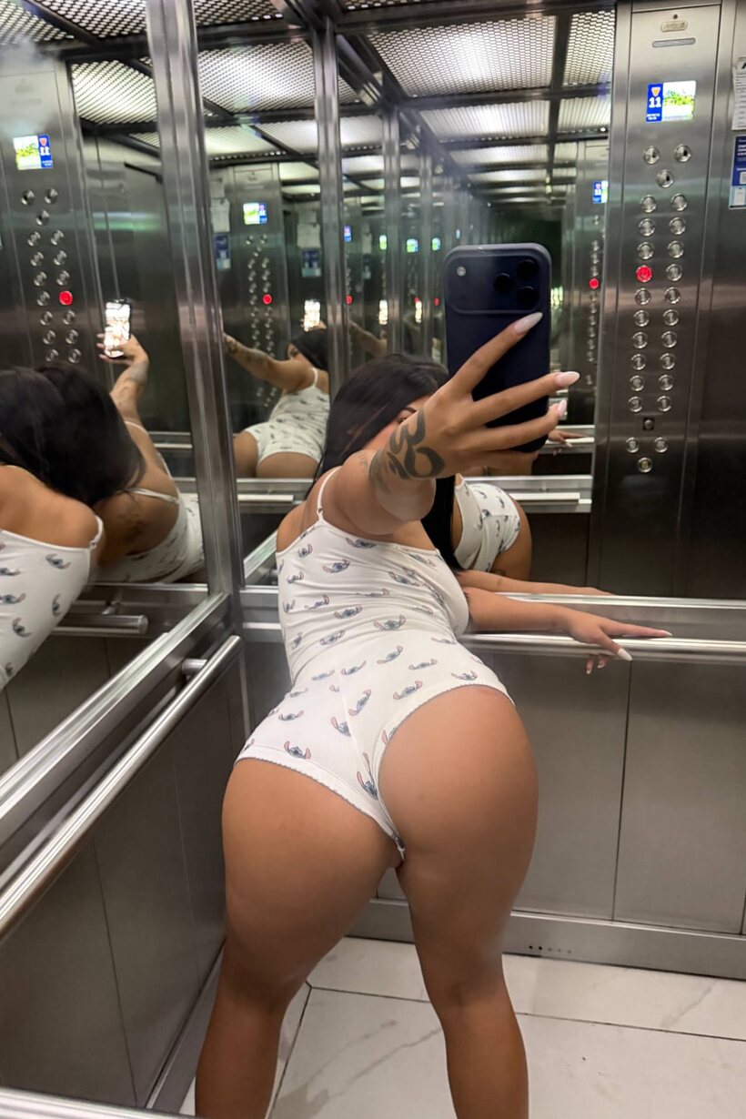 Amateur nude photo 5 — Solo amateur girl strikes sexy poses in a matching lingerie set