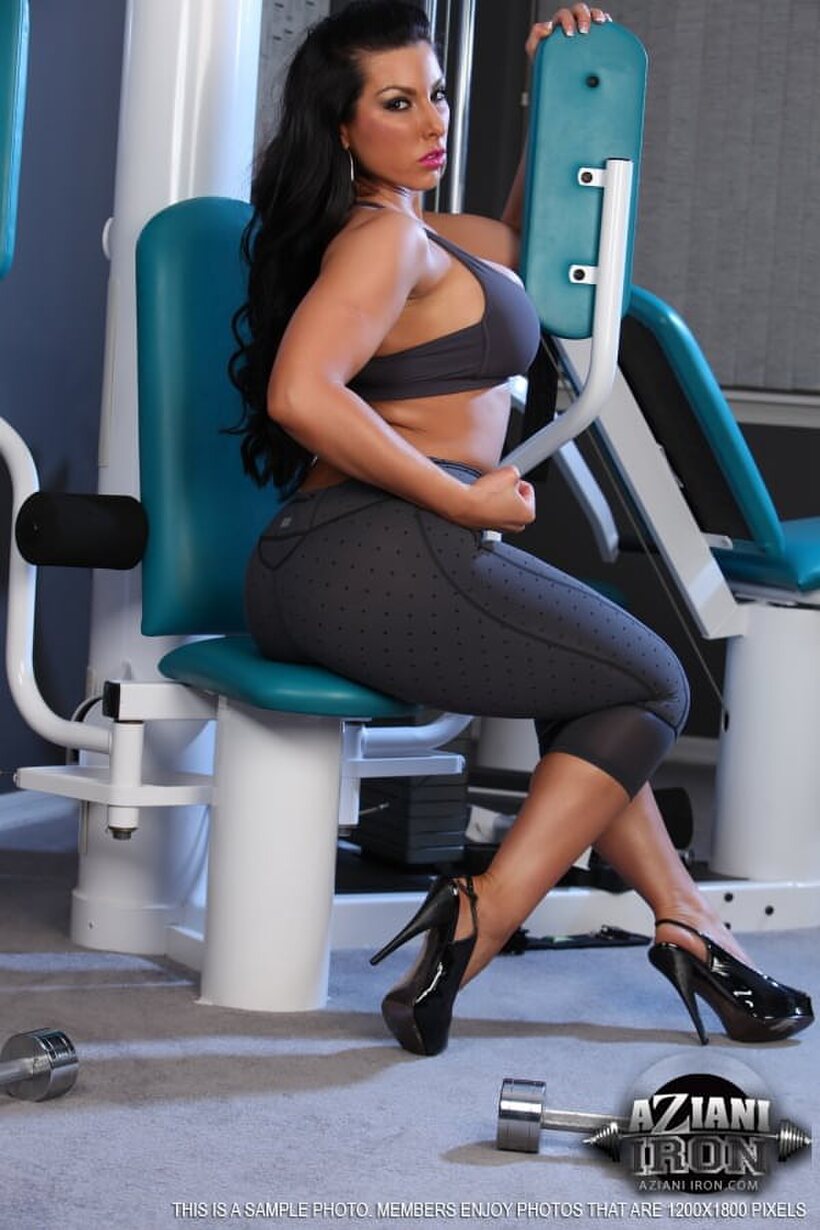 MILF Brianna Jordan in high heels shows her big tits and ass at the gym (shot 13)