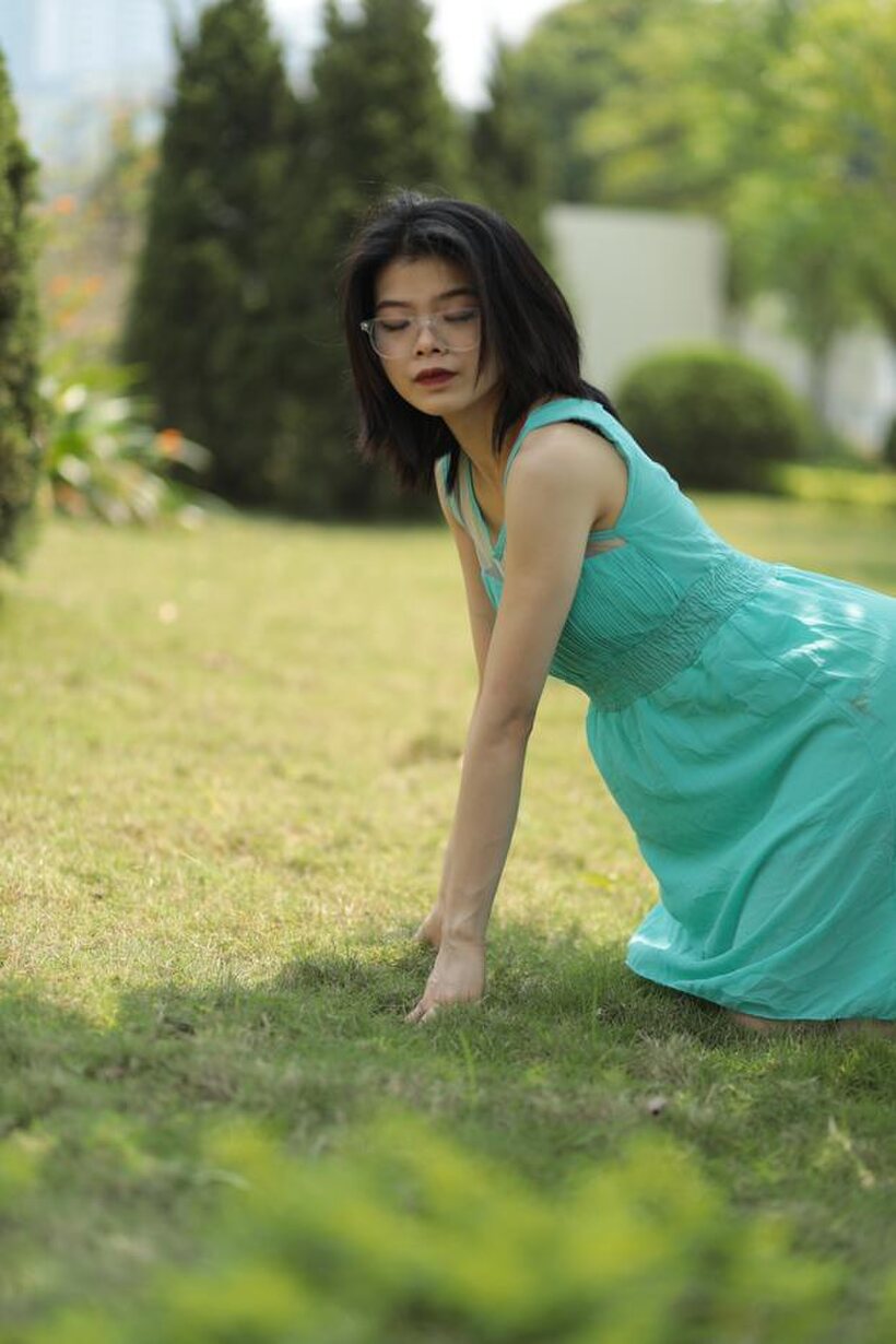 Asian pic 5 from the set «Brunette girl strips out of her skirt and poses naked»