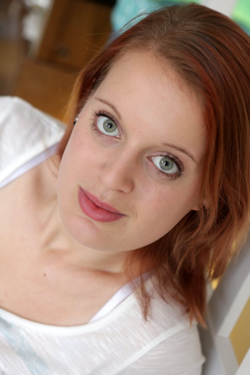 Barbara poses completely nude before putting her clothes back on (shot 17)