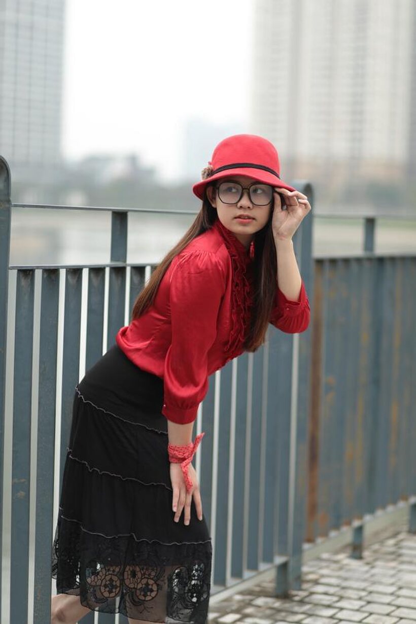 Natalia poses in a classy outfit on the bridge, Asian solo, photo 2 of 21