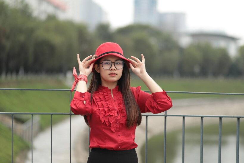 Natalia poses in a classy outfit on the bridge, Asian solo, photo 15 of 21