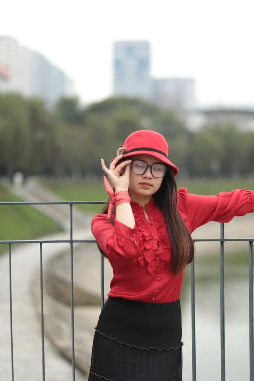 Natalia poses in a classy outfit on the bridge, Asian solo, photo 20 of 21