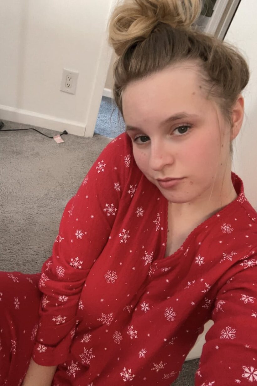 Madison Rose shows off her curvy body in pajamas for OnlyFans, photo 2 of 10