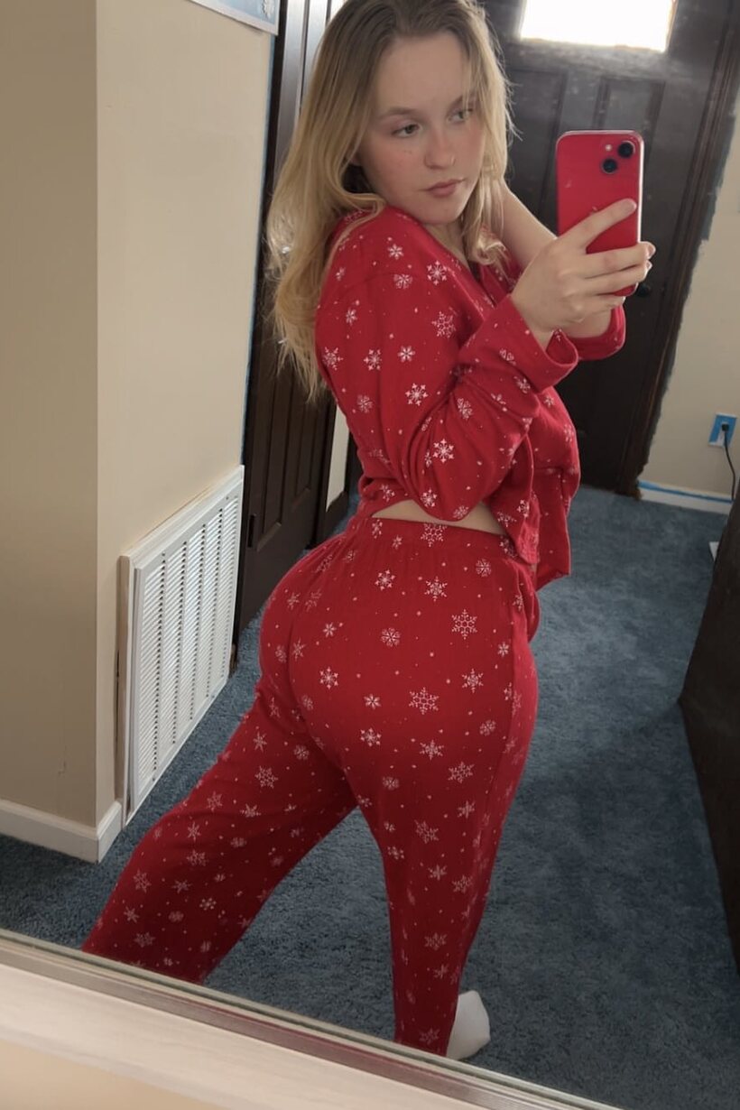 Image 9/10: Madison Rose shows off her curvy body in pajamas for OnlyFans