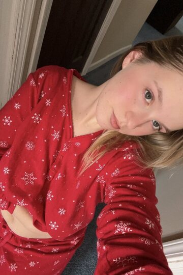 Madison Rose shows off her curvy body in pajamas for OnlyFans