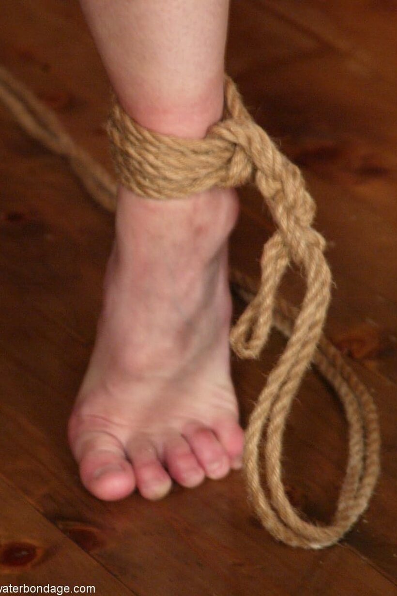 Japanese Osada Steve flaunts her tiny tits and feet tied up (shot 16)