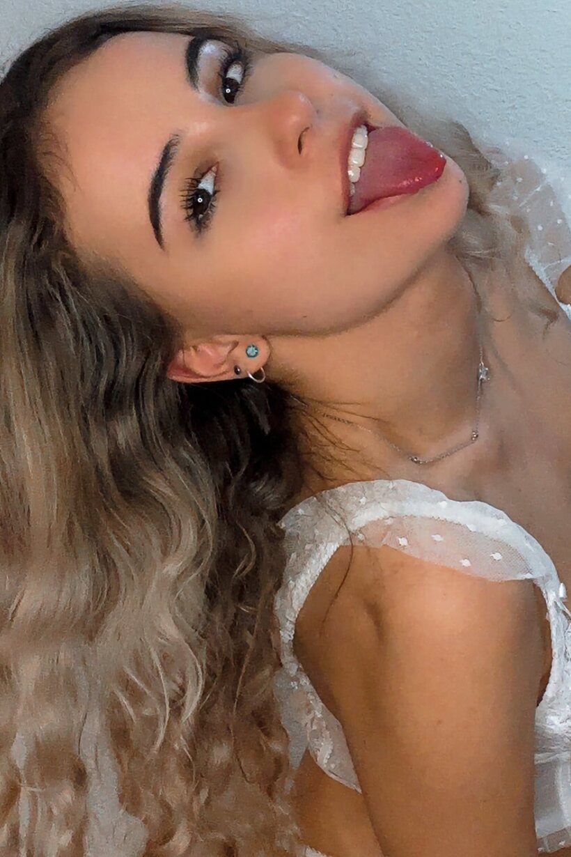 Amateur pic 5 from the set «Xterribly Cutex sticks out her tongue in sexy lingerie»