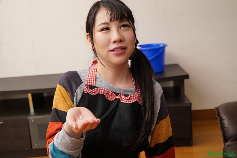 Riri Shiraki nude photo 10 — Petite Riri Shiraki exposes her feet and pussy while getting creampied