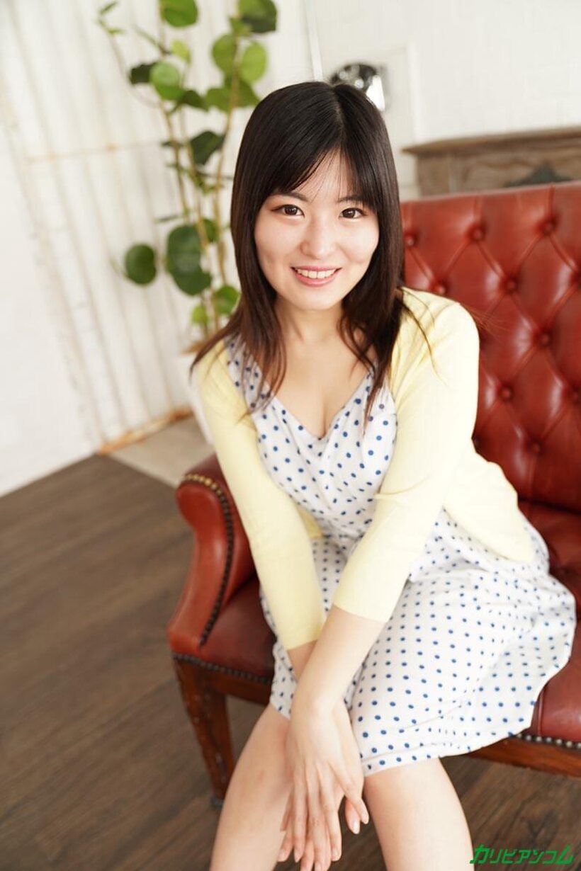 Japanese Nana Natsume flaunts her big pussy while getting creampied, photo 1 of 20