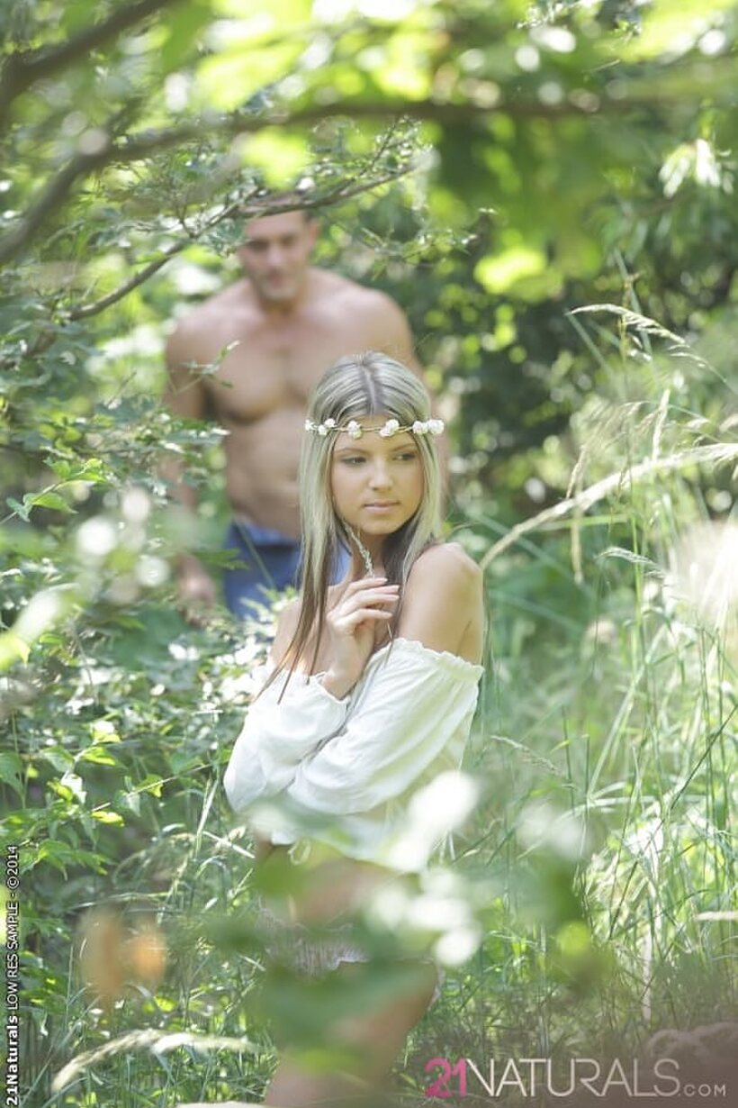 Outdoors, Doris Ivy rides her man and takes his facial cumshot, photo 14 of 16