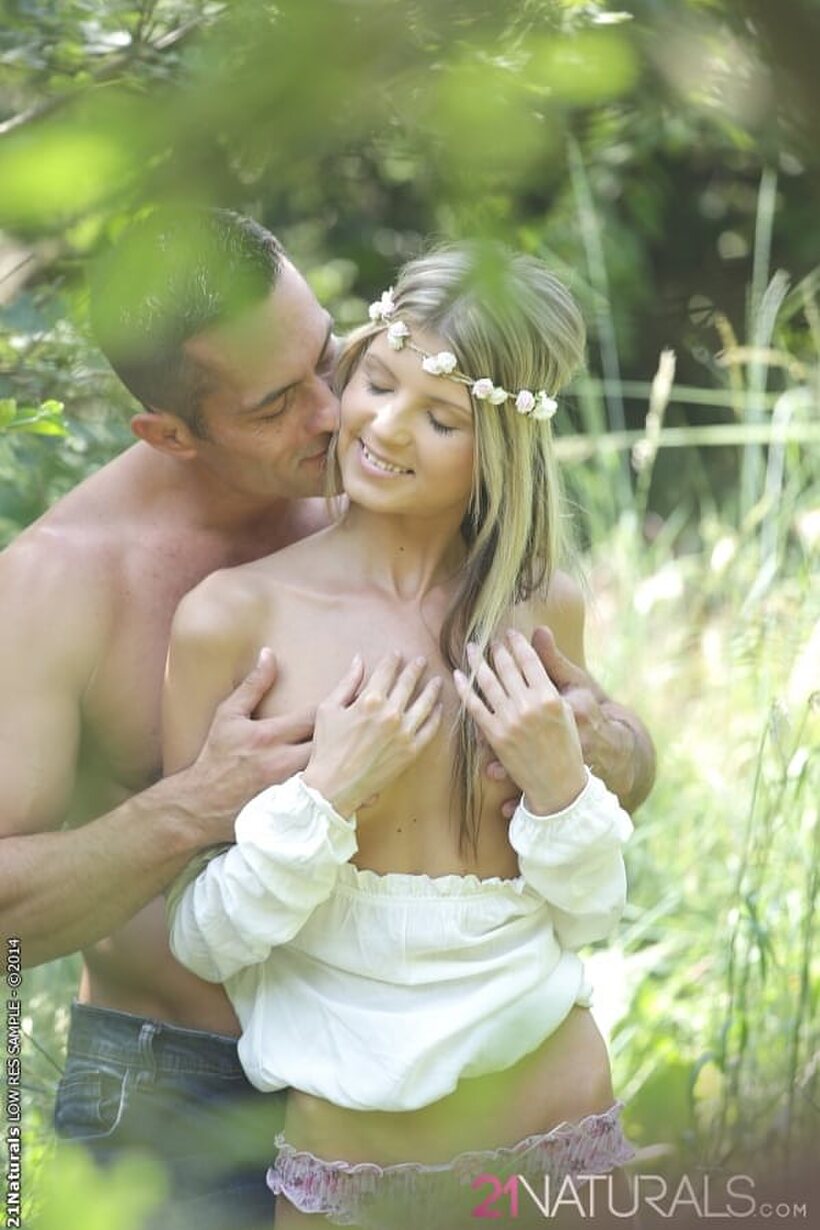 Outdoors, Doris Ivy rides her man and takes his facial cumshot, photo 15 of 16