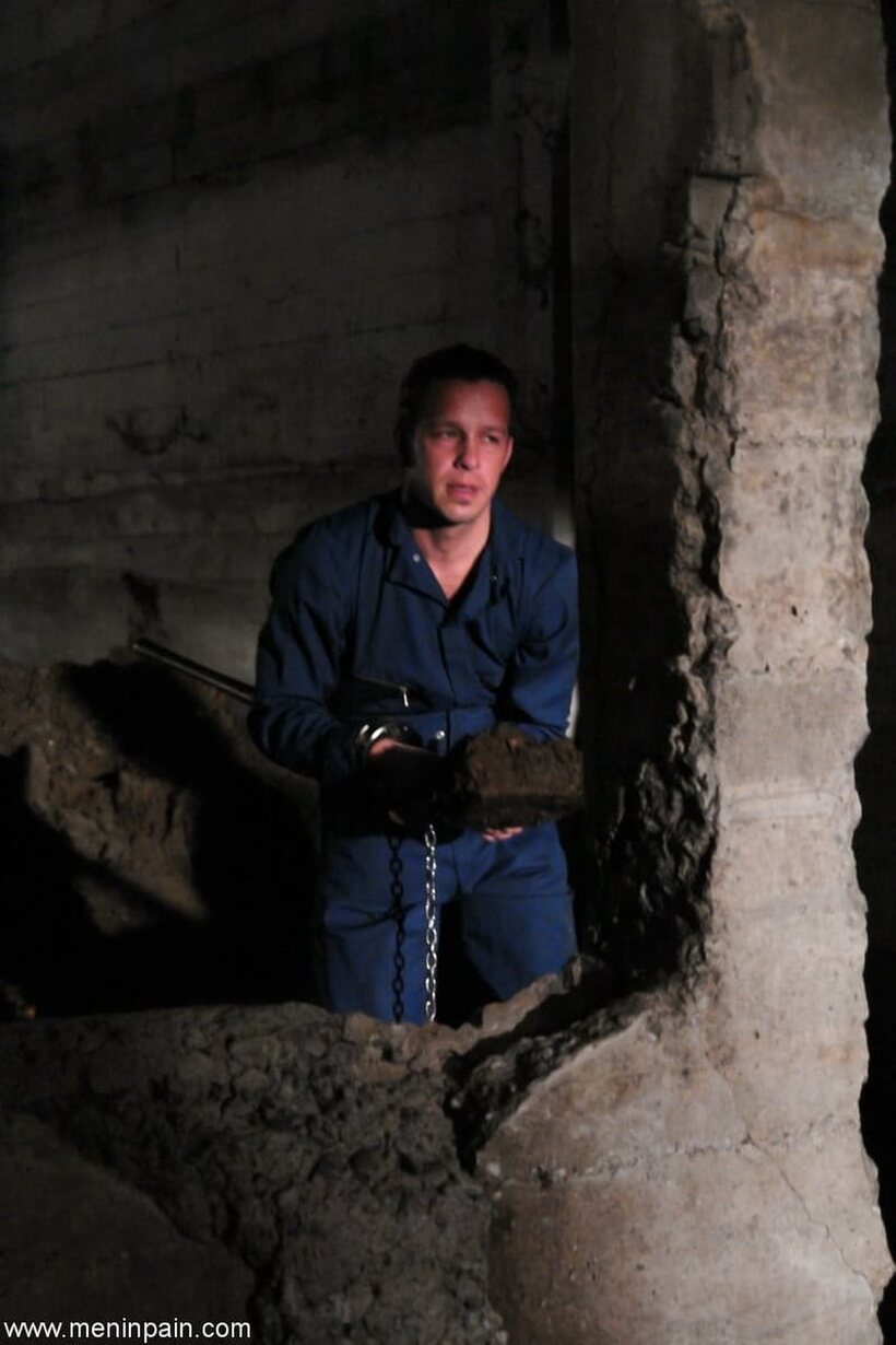 Isis Love pic 6 from the set «Isis Love has a male slave obey her inside a dungeon»